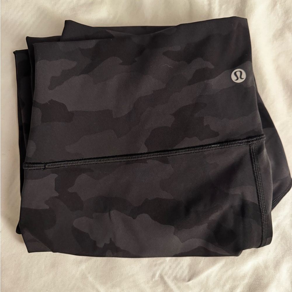 Lululemon | capri black camo leggings